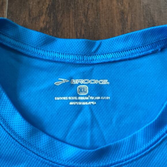 Brooks Mesh Running Tee - Picture 2 of 6